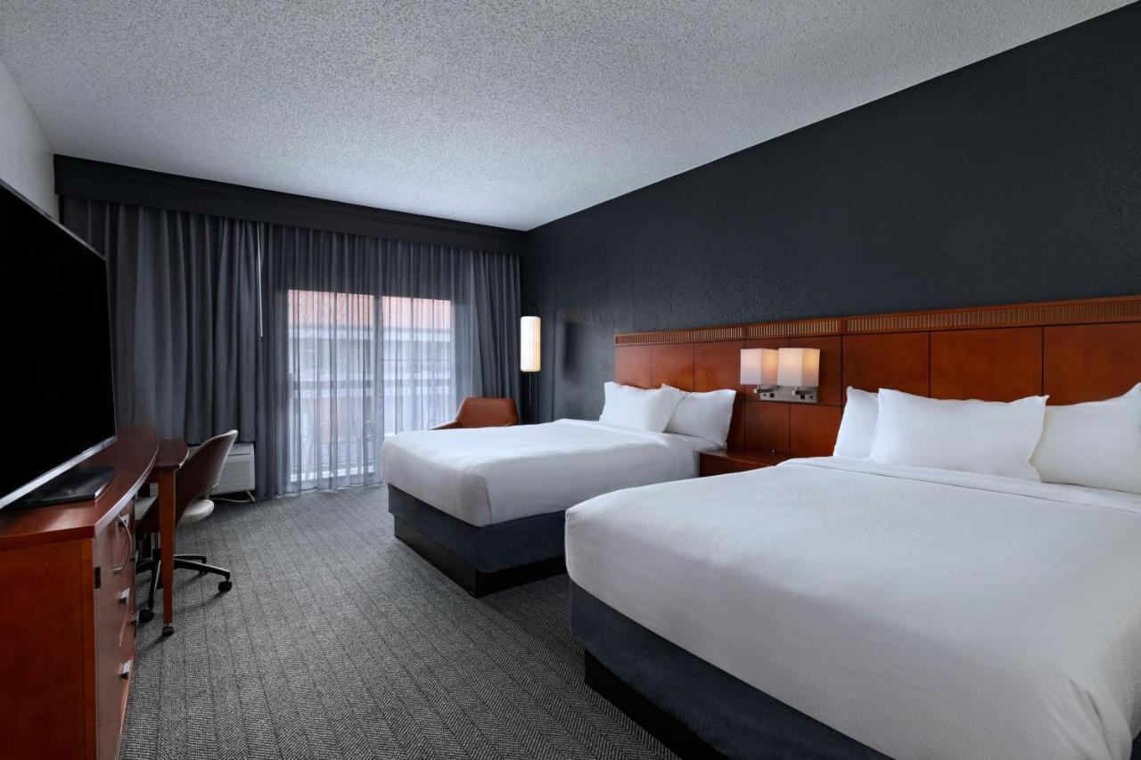 Courtyard By Marriott San Antonio Downtown Hotel Exterior photo